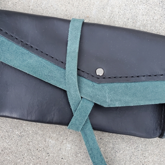 Two Tone Leather Crossbody Purse Handmade/ Hand Stitched Turquoise & Black - Picture 2 of 8